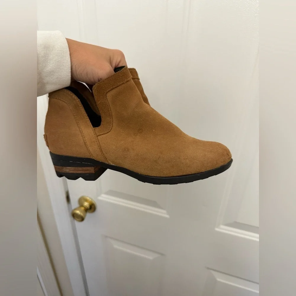 Women’s Sorel Lolla Brown Cutout Ankle Boot Size 6.5 Winter Casual Waterproof